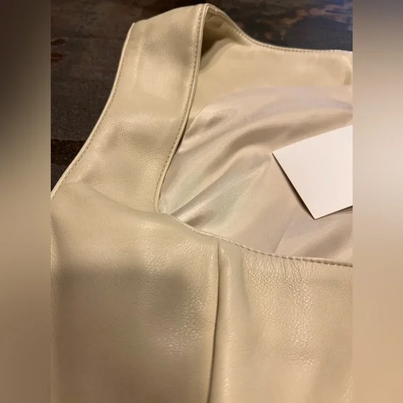 💛👚7 FOR ALL MANKIND Creme Ecru Vegan Leather Top Vest NWT - Picture 2 of 7